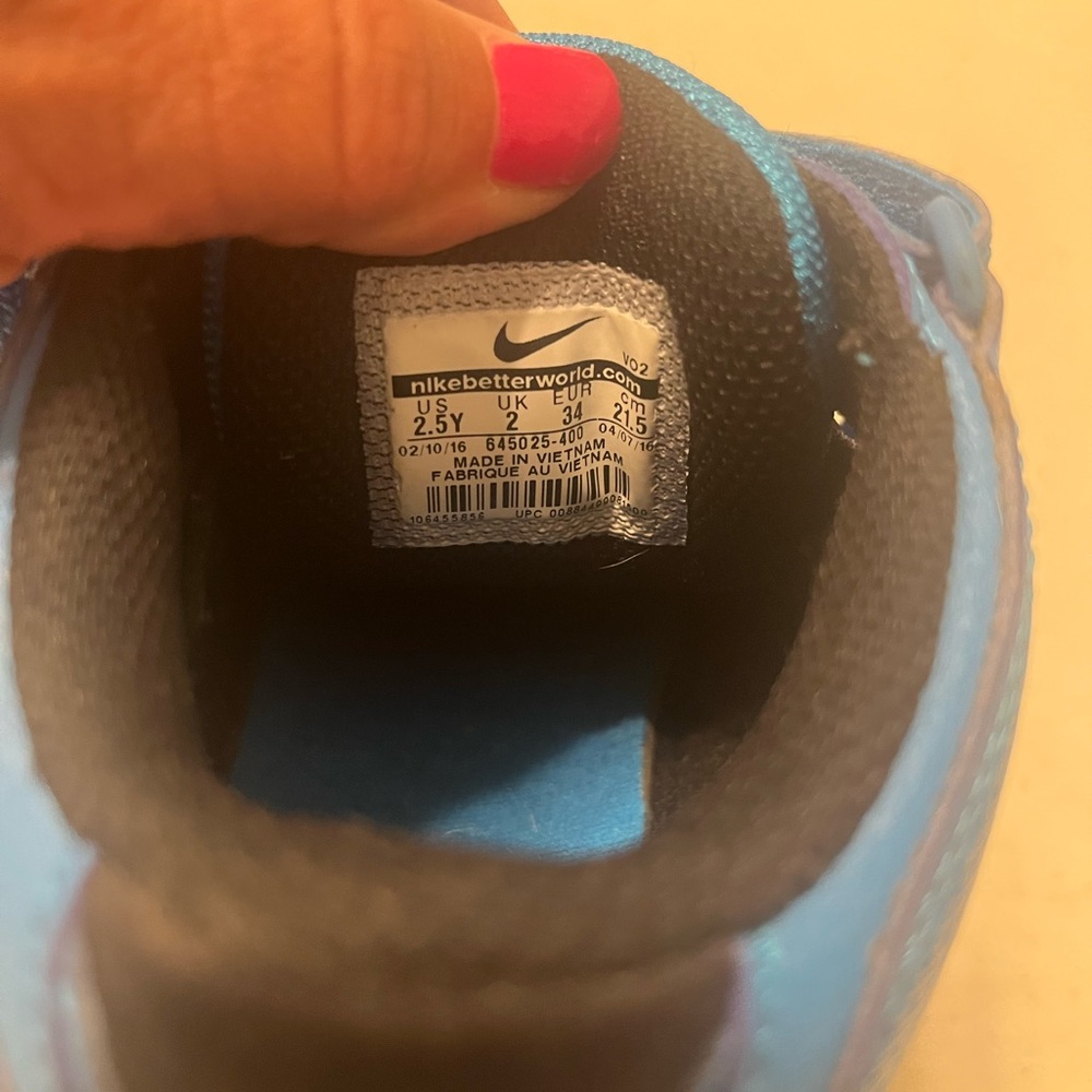 Nike boys new tennis shoes.